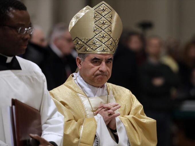 Ungewöhnlicher Rückzug im Vatikan: Kardinal Becciu tritt ab