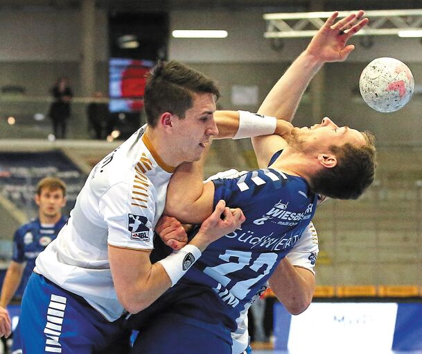 Kein Durchkommen: Bietigheims Jonas Link (rechts) gegen Jakub Sterba. Foto: Baumann