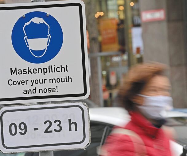 Ab Freitag gilt auch in der Ludwigsburger Innenstadt die Maskenpflicht. Foto: Peter Kneffel/dpa