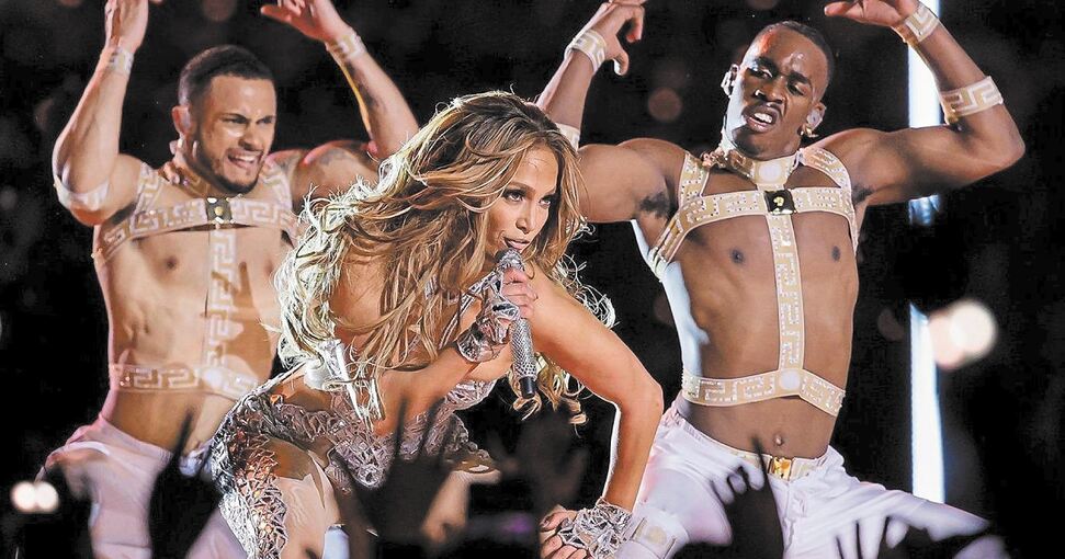 Jennifer Lopez während der Halbzeit-Show des American-Football-Spiels Super Bowl zwischen den Kansas City Chiefs und den San Francisco 49ers. Lopez trat mit Joe Biden in einem Video auf – mit dem Ziel, dem Kandidaten für die US-Präsidentschaft viele