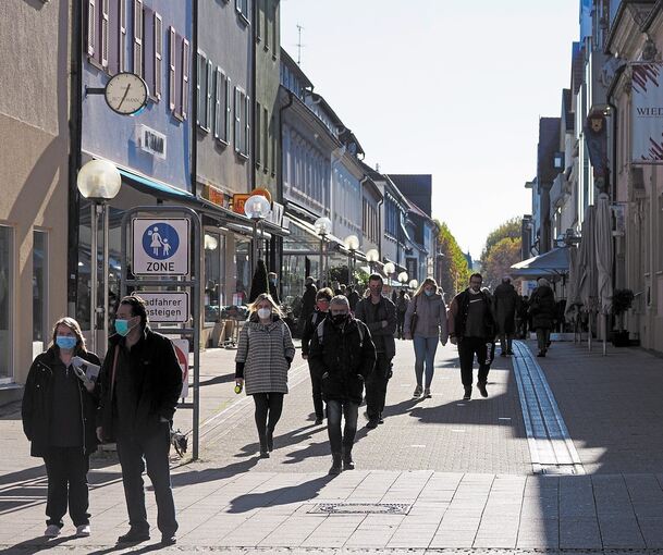 Mit einem Aktionspaket will die Stadt dafür sorgen, dass Menschen in die Einkaufsstraßen kommen. Archivfoto: Holm Wolschendorf