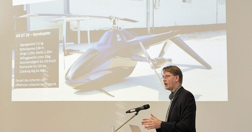 „Drohnen werden nicht die Welt retten“, sagt Holger Schulze vom Start-up German Copters in Markgröningen. „Sie sind aber ein Baustein, um logistische Prozesse zu verbessern.“ Foto: Andreas Becker