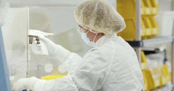 Astrazeneca-Impfstoff zu 70 Prozent wirksam gegen Covid-19 ...