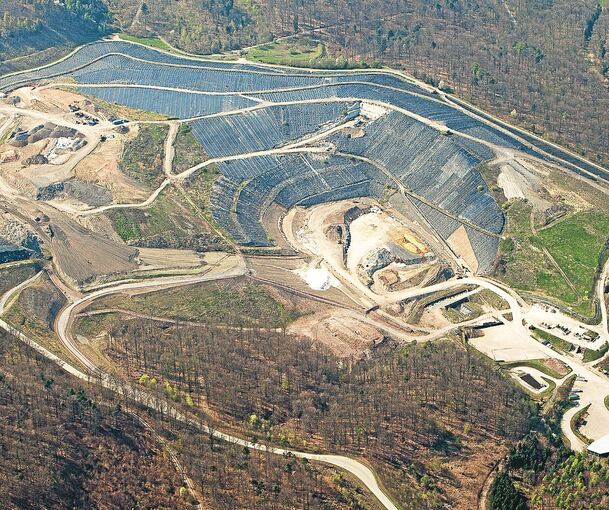 Der Initiativkreis Müllgebühren Ludwigsburg ruft wieder zu Widersprüchen gegen die Müllgebührenbescheide auf. Die Bürgerinitiative klagt, weil der Kreis alle Nachsorgekosten seiner Altdeponien – im Bild: der Burghof Horrheim – in die Gebühren einrech