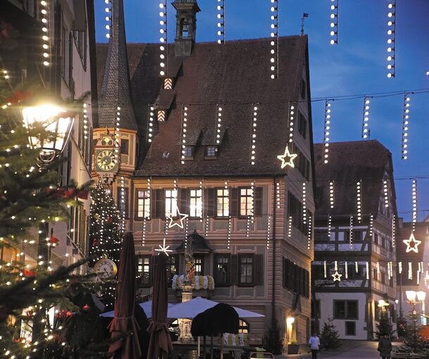 In diesem Jahr muss die Weihnachtsbeleuchtung in Bietigheim ausreichen. Der Sternlesmarkt selbst ist abgesagt. Foto: Alfred Drossel