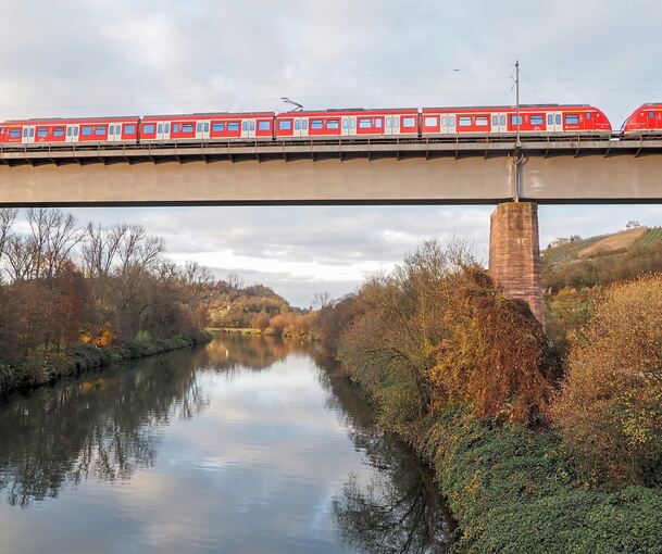 Auf dem Viadukt zwischen Benningen und Marbach fährt in den Ferien keine S-Bahn.