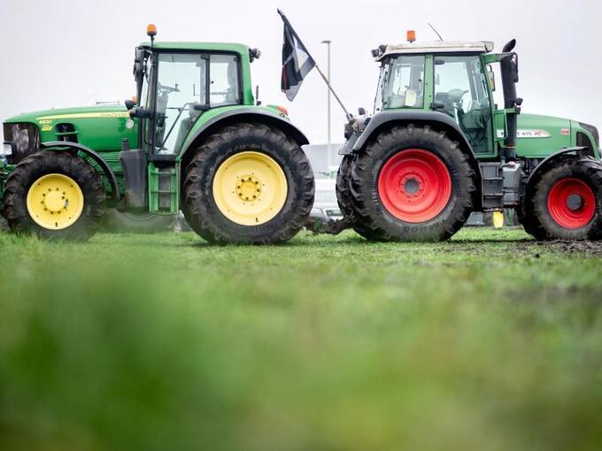 Landwirte blockieren Zentrallager von Lidl in Cloppenburg