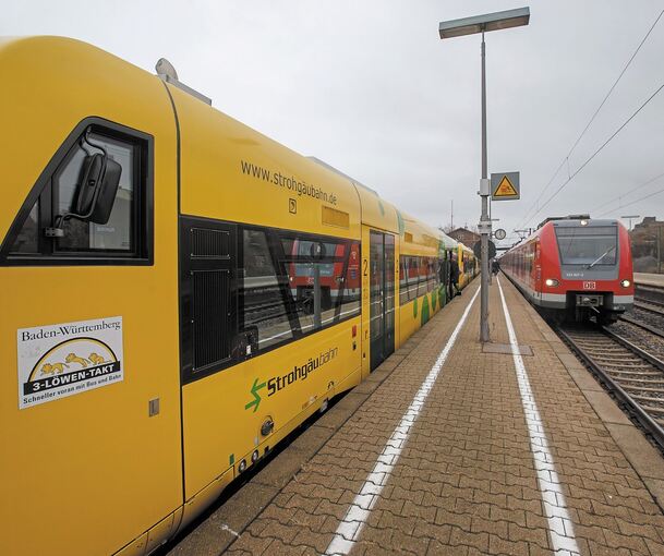Die Strohgäubahn trifft an der Endhaltestelle Korntal auf die S 6: Die Bahnmanager im Kreis wollen weiter die Durchbindung nach Feuerbach. Archivfoto: Bürkle