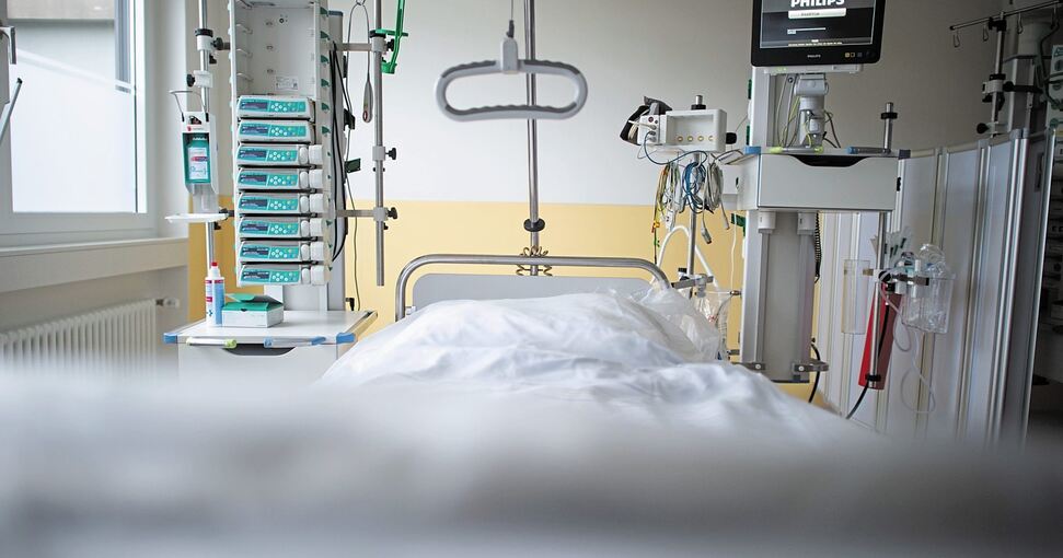 Freie Intensivbetten sind in den Kliniken derzeit die absolute Ausnahme. Foto: Jonas Güttler/dpa