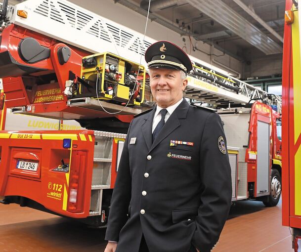 Eine Art zweite Heimat ist Hans-Peter Peifer die Fahrzeughalle geworden. Die er mit seinem offiziellen Ruhestand nicht missen muss: Noch über zwei Jahre bleibt er der Freiwilligen Feuerwehr Ludwigsburg erhalten, wie auch als stellvertretender Kommand