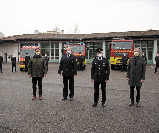 Abschied von Hans-Peter Peifer (2.v.r.) auf dem Hof der Feuerwache mit OB Matthias Knecht, Kommandant Ben Bockemühl und Erstem Bürgermeister Konrad Seigfried. (v. l.).Fotos (3): privat
