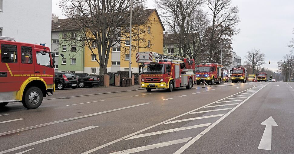 Sperrung der Friedrichstraße: 21 Fahrzeuge der Feuerwehr waren im Einsatz.