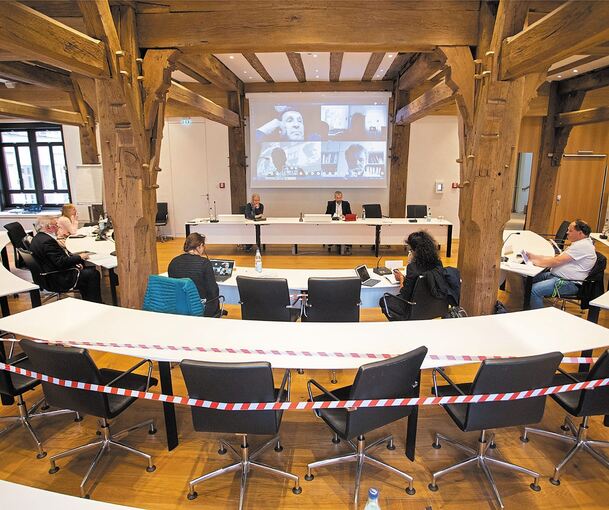 Tübingen war die erste Kommune im Land, in der eine Hybridsitzung des Gemeinderates stattfand. Dieses Bild entstand am 15. Mai 2020. Foto:: Tom Weller/dpa