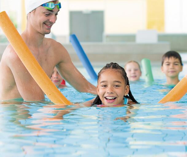 Schwimmkurse für Kinder sind beim SVL heiß begehrt und oft ausgebucht. Die Traglufthalle würde hier Entspannung bringen.Foto: SVL