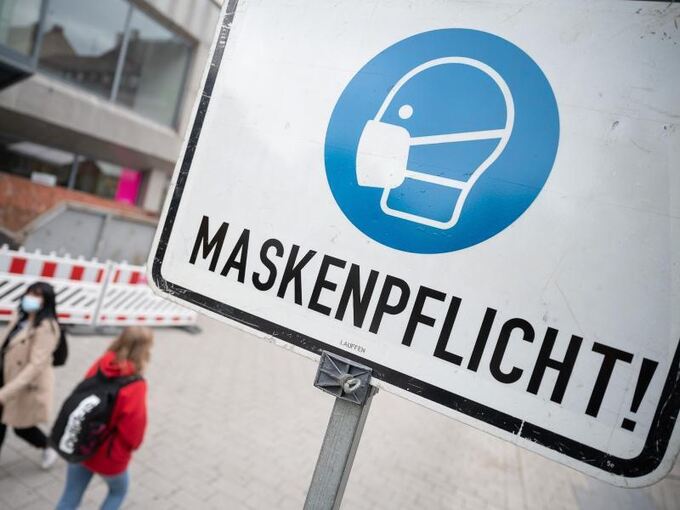 Maskenpflicht-Hinweisschild in Heilbronn