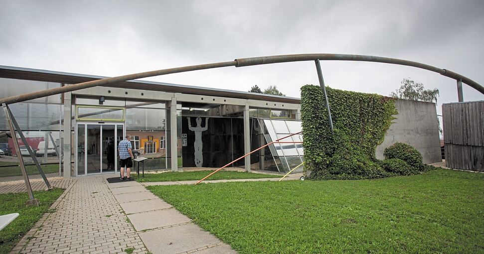 Auf der rechten Seite des Keltenmuseums soll ein Anbau für die Medienpräsentation entstehen. Archivfoto: Holm Wolschendorf