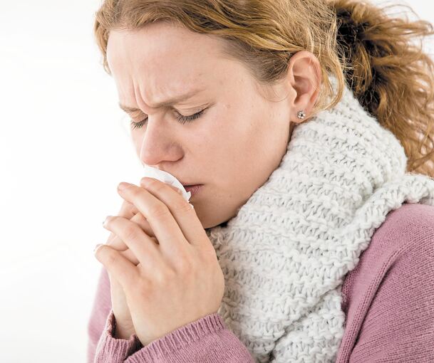 Die Symptome von Erkältung, Influenza und Covid-19 können sich ähneln. Foto: Christin Klose/dpa