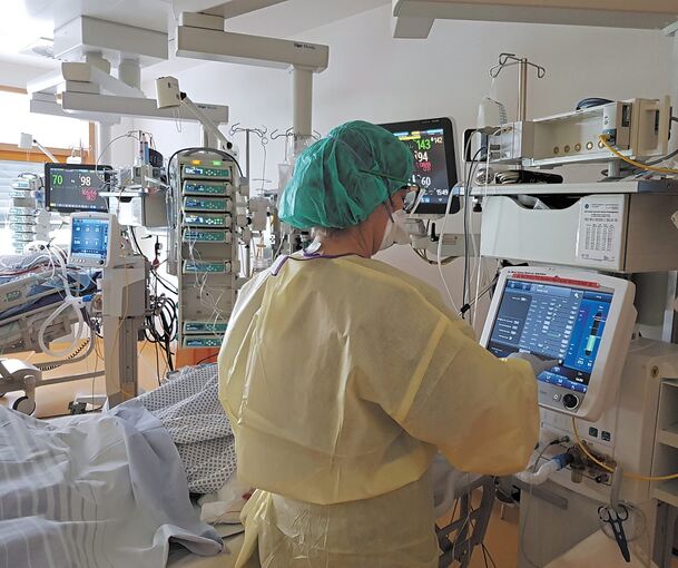 Intensivstation im Ludwigsburger Klinikum: „Wir sind froh, dass sich die Situation wieder normalisiert“, sagt der ärztliche Direktor Götz Geldner. Foto: RKH/p