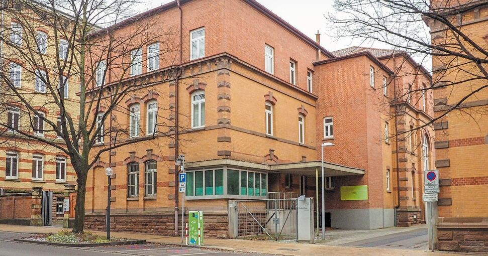 In diesem Gebäude in der Alt-Württemberg-Allee sollen die Räumlichkeiten des Hauses des Jugendrechts unterkommen. Foto: Holm Wolschendorf