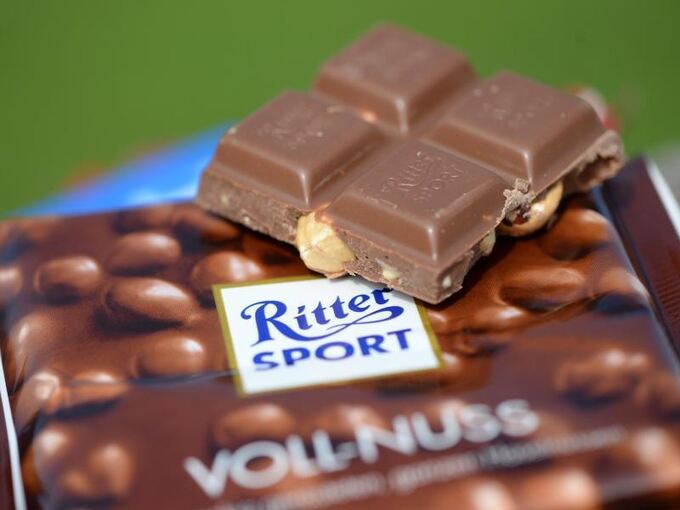 Nuss-Schokolade der Marke Ritter-Sport-Schokolade ist zu sehen