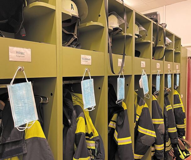 Die OP-Masken gehören seit Corona zur Standardausrüstung der Feuerwehrmitglieder. Foto: Feuerwehr Affalterbach