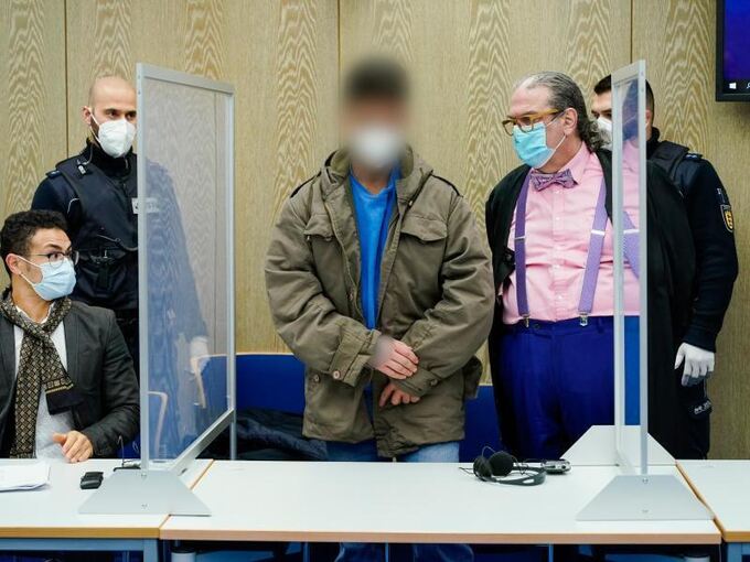 «Grausam und gefühllos»: Prozess um Mord mit Sektflasche ...
