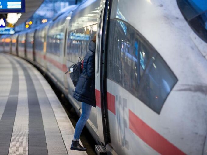Bahn beendet Ticketkauf beim Schaffner Deutschland