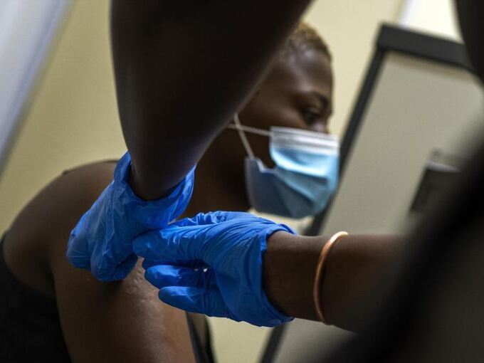 Südafrika stoppt vorübergehend Impfungen mit Astrazeneca-Vakzin