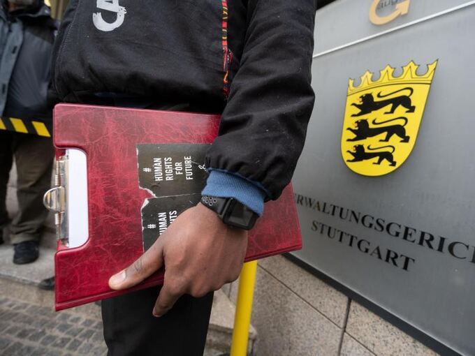 Flüchtling klagt gegen Land Baden-Württemberg Flüchtling klagt gegen Land Baden-Württemberg