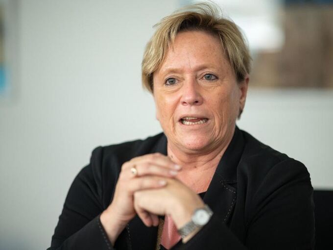 Susanne Eisenmann (CDU) spricht während eines Interviews