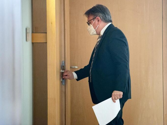 Maskenaffäre: CSU-Politiker Nüßlein verlässt ...