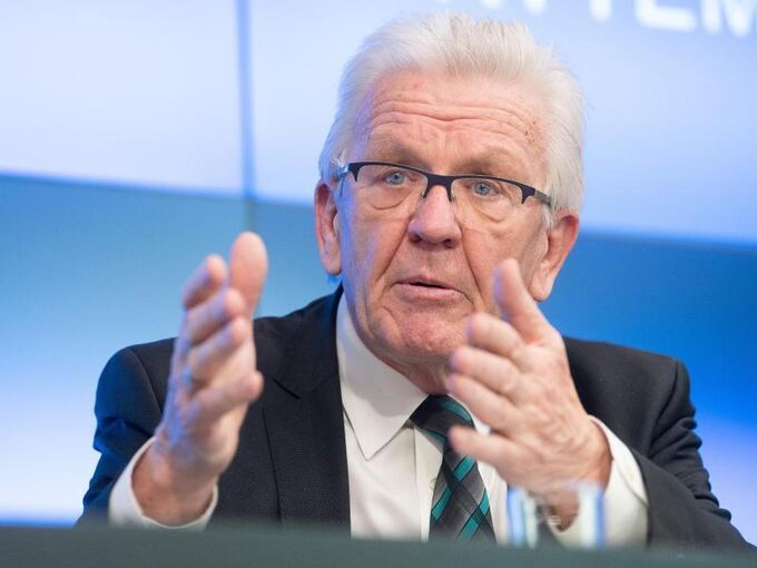 Abstand an Schulen: Kretschmann pfeift Eisenmann zurück ...