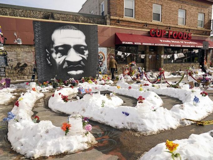Stadt Minneapolis einigt sich mit Familie von George Floyd - Überregionales - Ludwigsburger ...