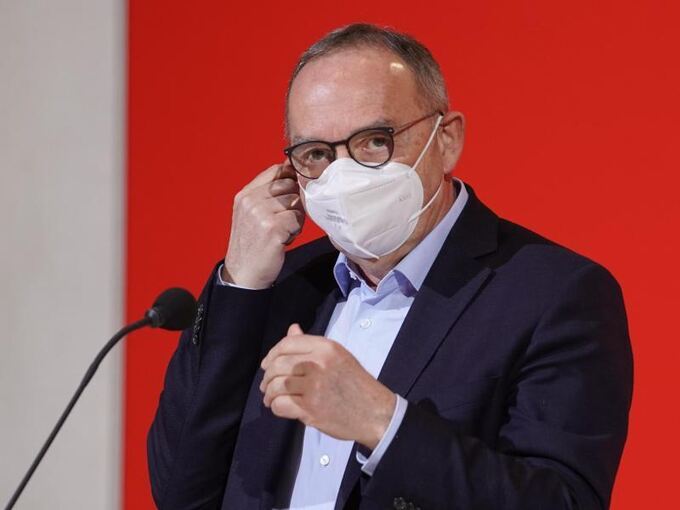 Norbert Walter-Borjans (SPD) kommt ins Willy-Brandt-Haus