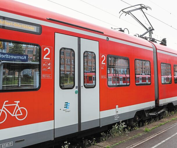 Insiderbähnle im Kornwestheimer Bahnhof: In 15 Minuten fährt die Schusterbahn nach Untertürkheim. Archivfoto: Ramona Theiss