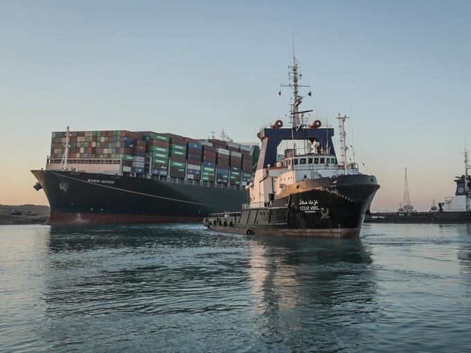 Suezkanal: Containerschiff «Ever Given» teilweise ...