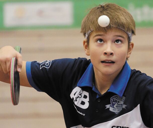 Die Laufbahn als Tischtennisprofi fest im Blick: Matej Haspel aus Hemmingen. Foto: Baumann