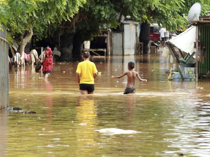 Sturzfluten in Indonesien