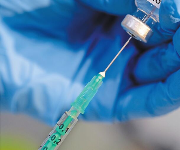 Kaum jemand holt sich am ersten Tag der Auffrischimpfung im Ludwigsburger Impfzentrum eine dritte Impfdosis ab. Foto: Ramona Theiss