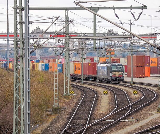 Der Containerbahnhof in Kornwestheim. In den Ausbau investiert der Bund rund 74 Millionen Euro. Foto: Holm Wolschendorf
