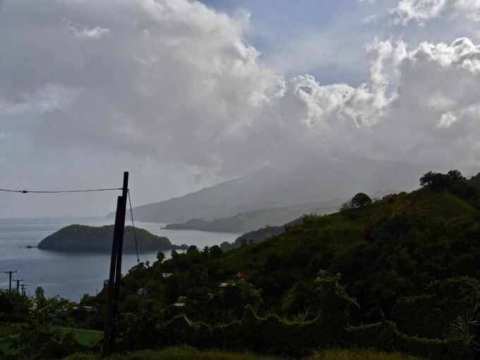 Vulkan La Soufrière auf St. Vincent ausgebrochen