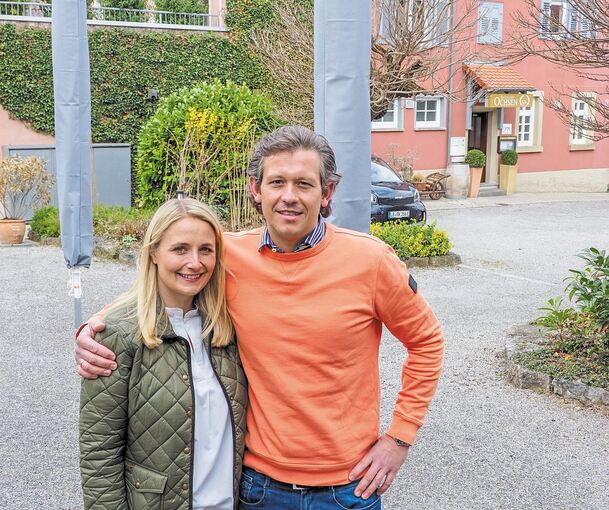 Der Sprung ins kalte Wasser hat sich gelohnt: Ochsen-Wirt Christian Kölbl und seine Frau Ricarda blicken optimistisch in die Zukunft. Foto: Holm Wolschendorf