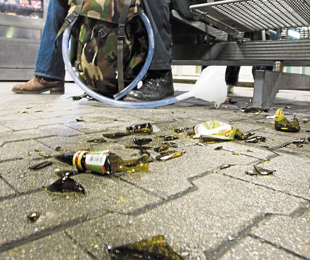 Die Untersuchung der Studenten hat viele Schwachstellen am Bahnhof ergeben. Viele Nutzer fühlen sich nicht sicher. Außerdem ist es im Berufsverkehr oder bei Schulende zu eng auf den Bahnsteigen oder am Busbahnhof. Die Studenten fordern daher mehr Sic