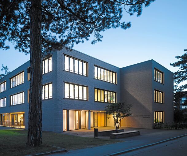 1270 Studenten sind aktuell an der Evangelischen Hochschule Ludwigsburg eingeschrieben. Hier das Gebäude A im Paulusweg.Foto: EH-Archiv/Z Braun