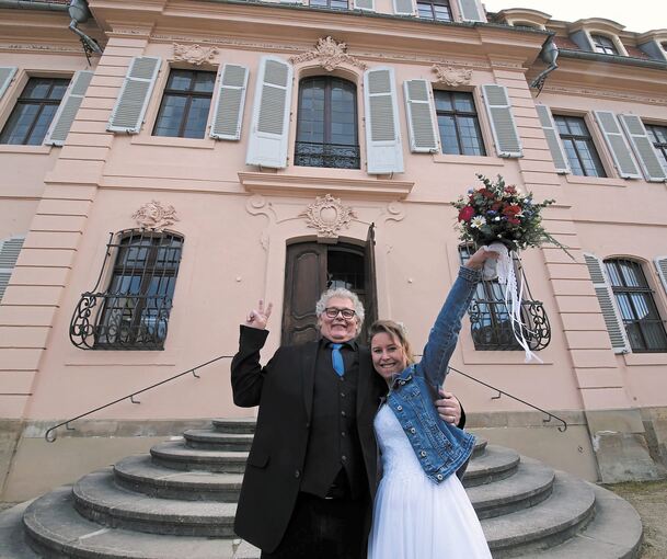 Silke Sütterlin und der New Yorker Musiker Kelly Parkhurst wagen im Schloss einen Neustart und lassen sich trauen. Bisher konnten Hochzeitspaare im Schloss heiraten.Foto: Alfred Drossel