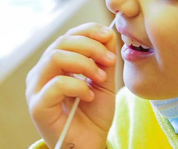 Hat die Angeklagte 1,2 Millionen Euro unberechtigt für Coronatests abgerechnet? Darum geht es um den Prozess am Landgericht.