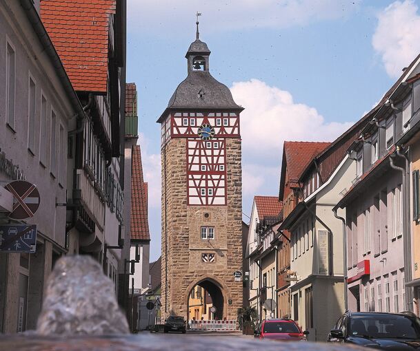 Die Frischekur hat sich auch optisch gelohnt: der Köllesturm in Bönnigheim.Foto: Alfred Drossel