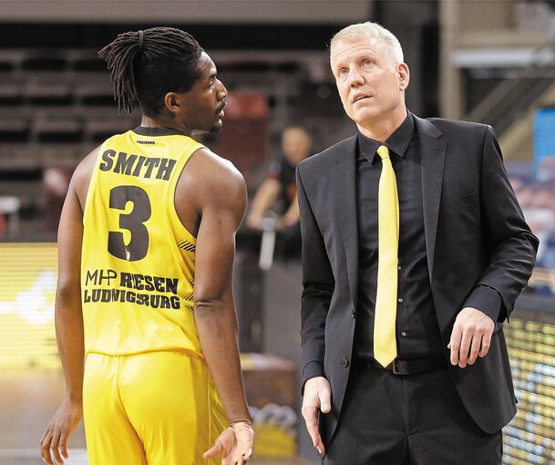 Der MVP und der Trainer der Saison der Easy Credit BBL: Jaleen Smith und Jon Patrick. Bild: Pressefoto Baumann