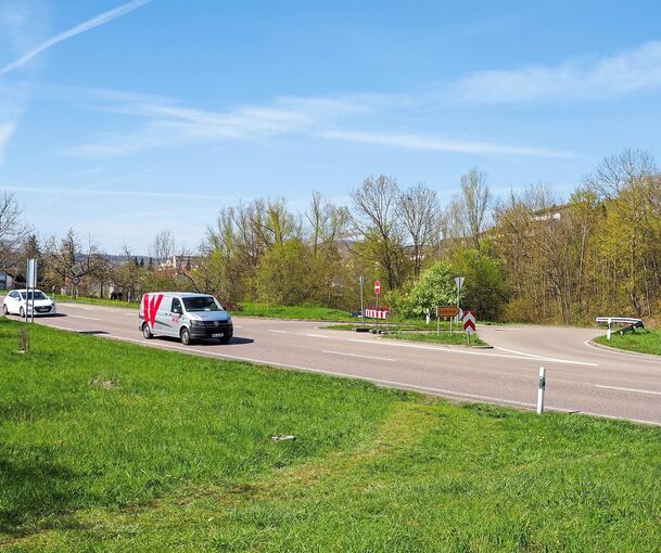 Die Baustelle wird an der Einmündung der Kleinaspacher Straße bei Großbottwar in zwei Abschnitte aufgeteilt.