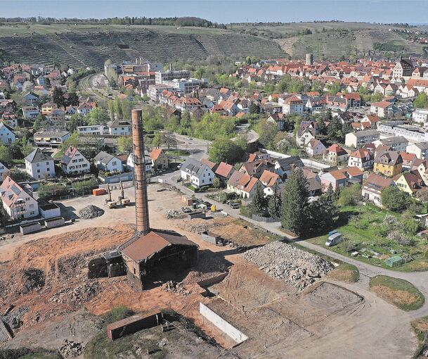 Nicht mehr viel ist vom ehemaligen Ziegelwerk im Spindelberg zu sehen. Demnächst fällt der Schornstein.Foto: Alfred Drossel